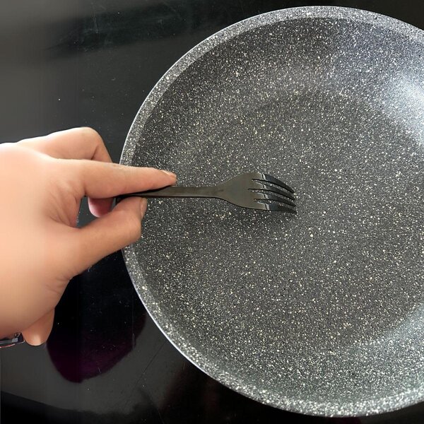 Accademia Mugnano Padella in Alluminio Forgiato 24 cm Rivestimento AM Mineral Stone Cuore di Pietra