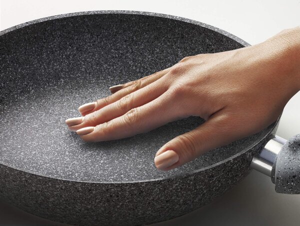 Accademia Mugnano Padella in Alluminio Forgiato 22 cm Rivestimento AM Mineral Stone Cuore di Pietra
