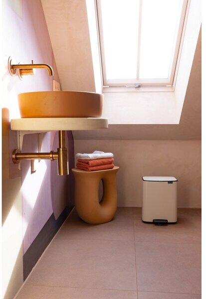 Cestino per la spazzatura beige in acciaio con pedale 12 l Bo – Brabantia