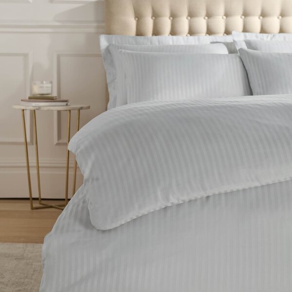 Set copripiumino e federa grigio in tessuto damascato per letto matrimoniale e per letto esteso 230x220 cm Satin Stripe – Catherine Lansfield