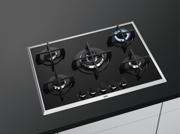 Aeg Piano Cottura 5 Fuochi a Gas Larghezza 70 cm (1 Bruciatore Wok) in Vetroceramica colore Nero - HG795450XB