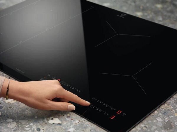 Electrolux Piano Cottura a Induzione 4 Fuochi Larghezza 80 cm Vetroceramica colore Nero - EIL83443