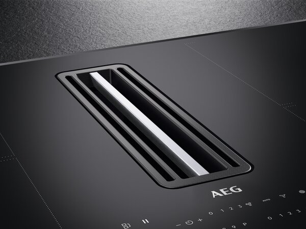 Aeg Piano Cottura a Induzione con Cappa Integrata Aspirante 4 Fuochi Larghezza 83 cm colore Nero - CCE84779FB