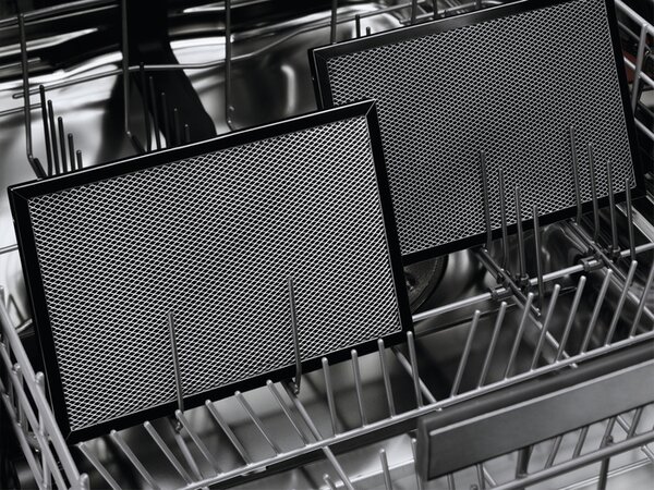 Aeg Piano Cottura a Induzione con Cappa Integrata Aspirante 4 Fuochi Larghezza 83 cm colore Nero - CCE84779FB