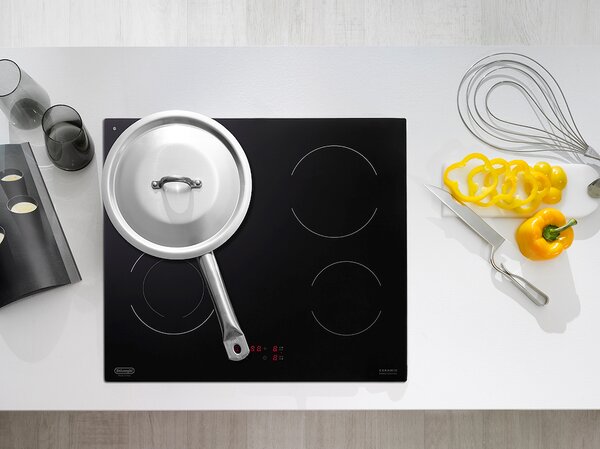 De Longhi Piano Cottura Elettrico da Incasso 4 Fuochi Larghezza 60 cm in Vetroceramica colore Nero - PVC61N