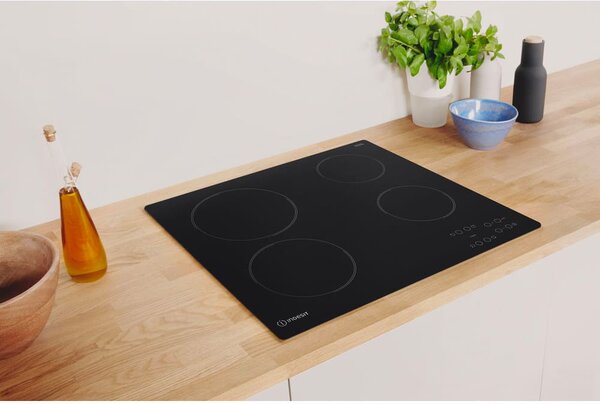 Indesit Piano Cottura Elettrico Vetroceramica 4 Fuochi da Incasso Larghezza 60 cm colore Nero - F104281 AAR 160 C