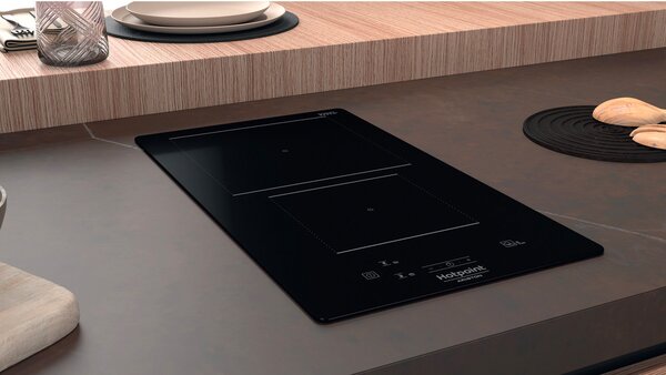 Hotpoint Ariston Piano Cottura Induzione 2 Fuochi Larghezza 30 cm in Vetroceramica colore Nero - HQ 0930S NE