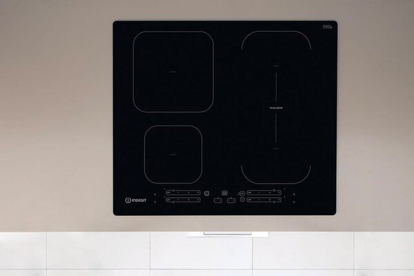 Indesit Piano Cottura Induzione 4 Fuochi 60 cm Vetroceramica colore Nero - IB 65B60 NE