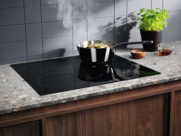 Electrolux Piano Cottura Induzione 4 Fuochi Larghezza 59 cm in Vetroceramica colore Nero - EIB60424C Serie 300