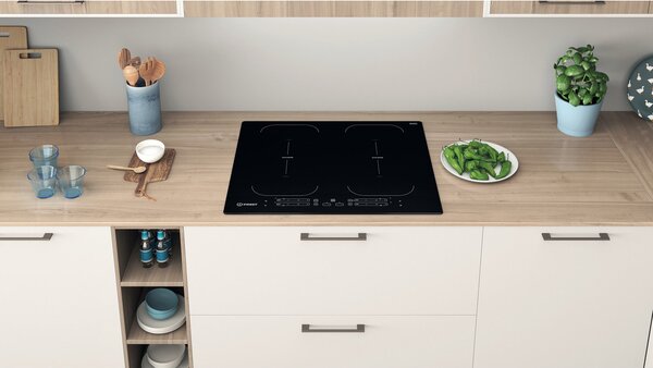 Indesit Piano Cottura Induzione 4 Fuochi Larghezza 59 cm in Vetroceramica colore Nero - IB 88B60 NE