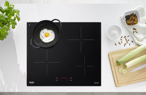 De Longhi Piano Cottura Induzione 4 Fuochi Larghezza 60 cm in Vetroceramica colore Nero - PIN 62