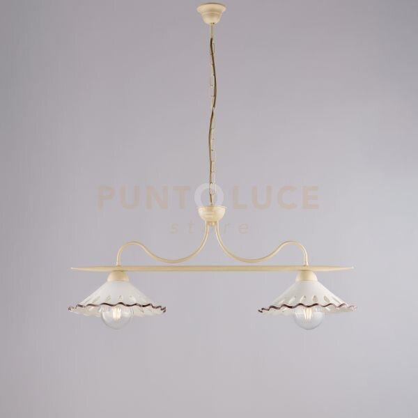 Lampadario in ferro laccato avorio e decorazione effetto decapè con