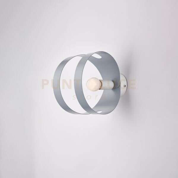 Applique in ferro laccato bianco con fascia tagliata a laser grigio
