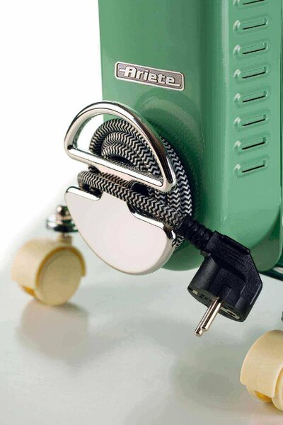 Ariete Radiatore Termosifone Elettrico ad Olio Stufa Portatile 9 Elementi Potenza 2000 Watt colore Verde - 00B083804AR0