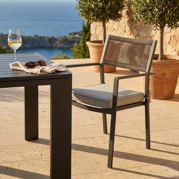 VivaGarden Sedia per Esterni Impilabile in Alluminio/Corda con Cuscino Dimensioni 55.5x62x83.5 cm colore Taupe/Beige - Marracash