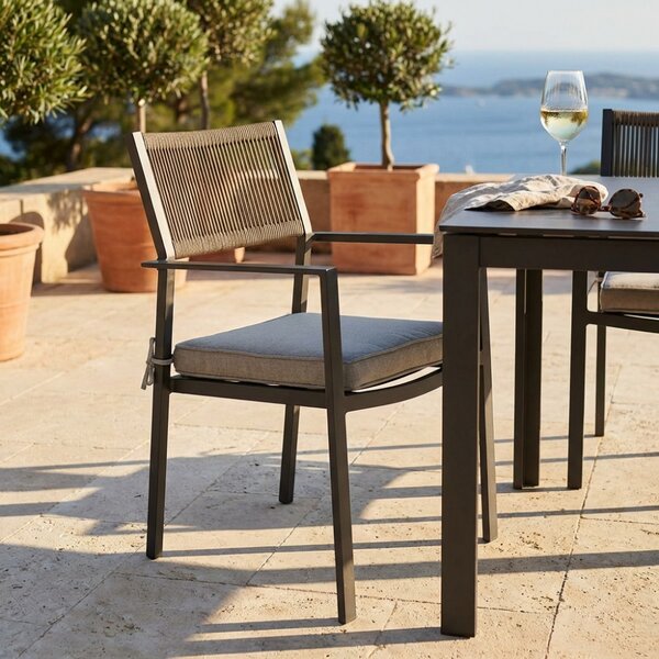VivaGarden Sedia per Esterni Impilabile in Alluminio/Corda con Cuscino Dimensioni 55.5x62x83.5 cm colore Taupe/Beige - Marracash