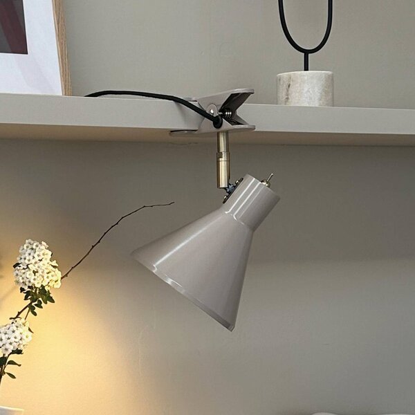 Dyberg Larsen Lampada con morsetto Sleep, Alluminio / Grigio / Zincato, Soggiorno / Sala da pranzo, Metallo, Design, Lampada con morsetto