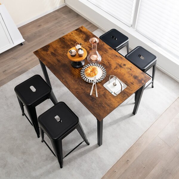 Costway Set di 4 Sgabelli da bar senza schienale 61cm, Sgabelli in metallo impilabili con poggiapiedi per cucina Nero