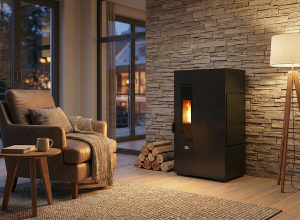 Queen Stufa a Pellet Ventilata Slim 5,5 kW Capacit Serbatoio 10 Kg Volume Riscaldabile 135 m3 colore Nero - Slim 5