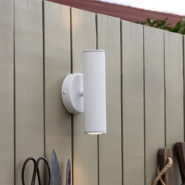 Globen Lighting Applique Hubble, bianco, altezza 21 cm, IP44 dimmerabile, Bianco / Opale, Soggiorno / Sala da pranzo, Alluminio, Applique da esterni