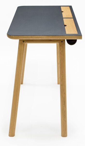 Scrivania Kota in legno ingegnerizzato e massello, lino, pelle, dimensioni 115 x 50 x h75 cm, peso 22 Kg, finitura nero, rovere