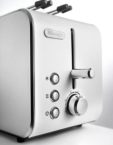 De Longhi Tostapane con pinze 2 Fette Potenza 550 Watt 6 Livelli di Cottura Funzione scongelamento e Cassetto fondo Raccoglibriciole colore Bianco 