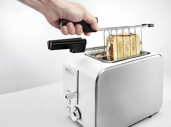 De Longhi Tostapane con pinze 2 Fette Potenza 550 Watt 6 Livelli di Cottura Funzione scongelamento e Cassetto fondo Raccoglibriciole colore Bianco 