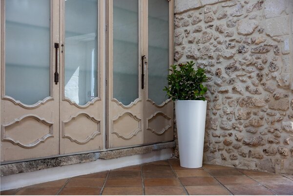 Portavaso alto in polietilene GOTICO liscio 90 cm ideale per interno ed esterno diametro superiore 45 cm inferiore 30 cm colore Crema