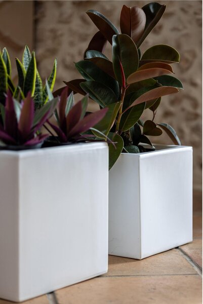 Porta vaso in polietilene MODELLO ELLENICO liscio Dimensioni 25 x25xh 25 cm uso interno esterno colore Glicine