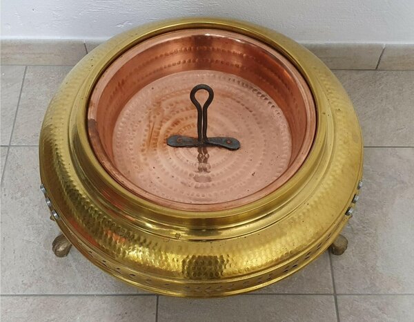 Braciere in Ottone con cupola cesellato diametro 40xh70 cm composto da tre parti lavorazione artigianale con piedi in ottone