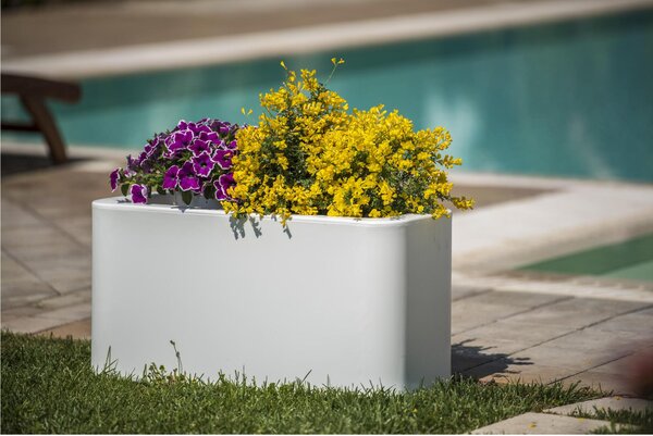 Vaso, in polietilene Modello BLOG Dimensioni 35x70xh35 cm ideale x l'esterno si pu� piantumare direttamente al suo interno dotato di foro di scolo colore TEGOLA