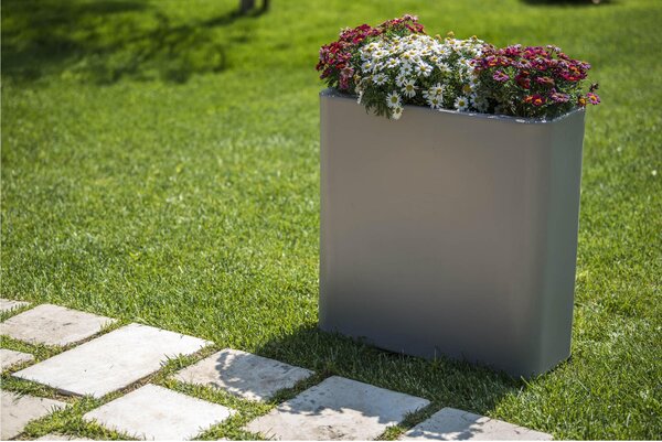 Vaso Porta vaso, h 90 in polietilene Modello BLOG Dimensioni 90x30xh90 cm ideale x l'esterno si pu� piantumare direttamente al suo interno dotato di foro di scolo colore ocra
