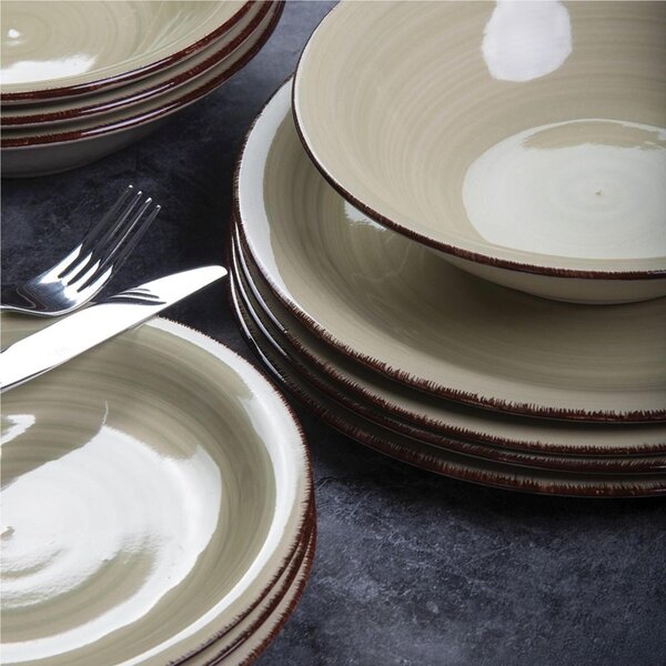 Set 6 piatti piani, 4 Toni In gres dipinto a mano (stoneware) Con bordino marrone Misure: � 26,4 x h. 2,7 cm Lavabili in lavastoviglie Utilizzabili in microonde Colore: sabbia