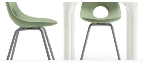 Sedia di design con Slitta SET 2 Pezzi ispirata alle linee ANNI 50 CANDY in Polietilene Struttura in metallo dimensioni 58,5x57x79 cm