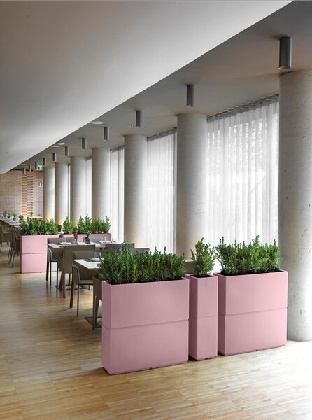 Fioriera Alta DUNE in Polietilene � una fioriera dal design Lineare Dimensioni 80x27xh 80 cm in grado di delimitare con eleganza ampi spazi Colore Perla
