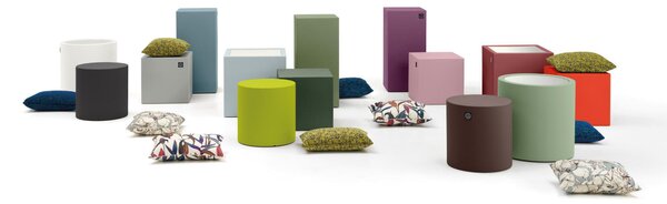 Pouf Blok in polietilene ALTO per interno ed Esterno Dimensioni 42x42xh 85 cm dalle molteplici funzionalit� colore Ambra