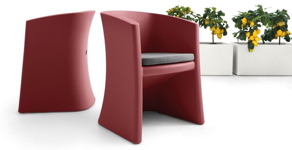 Divano ,Struttura Leggera e Robusta di Design BREEZE Dimensioni 116x58x h 80 cm -peso 20 kg Linee accoglienti, forme arrotondate colore Ambra