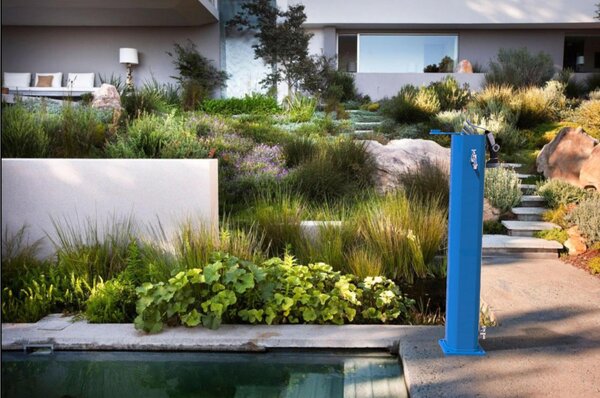 Fontana da Giardino In Alluminio GARDEN SURPRISE GS145 con Rubinetto Porta gomma , Tubo Flessibile , Tappo apribile Dimensioni 20x18xh 115 cm - peso 10 kg, Garantita Colore Blu