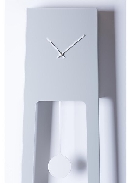 Orologio a Pendolo In Metallo Verniciato TIUKU � silhouette slanciata in acciaio verniciato 22�7,5� h 190 cm in Metallo verniciato design contemporaneo colore ak01-GR