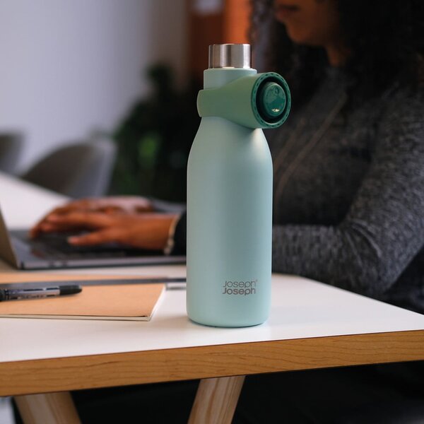 Bottiglia da viaggio in acciaio inox color menta 500 ml Loop - Joseph Joseph