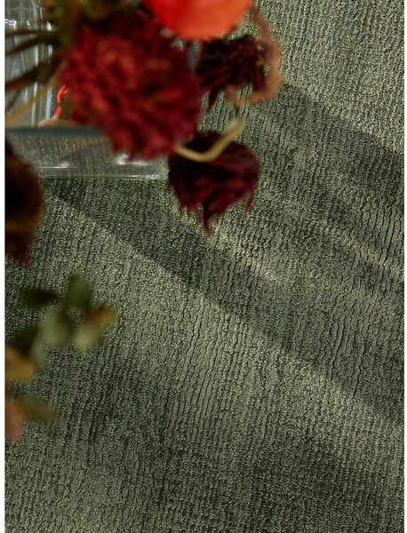 Tappeto verde in viscosa tessuto a mano 160x230 cm Noemi – Vikosa