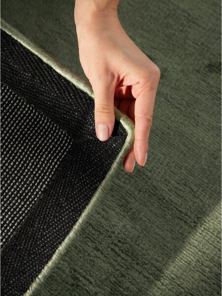 Tappeto verde in viscosa tessuto a mano 160x230 cm Noemi – Vikosa