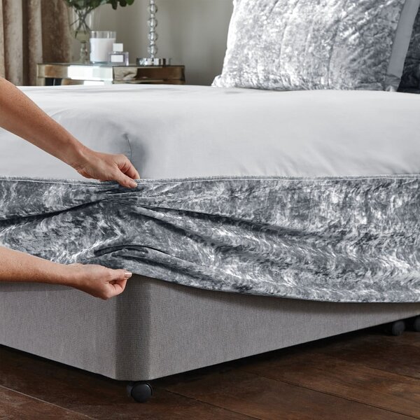 Coprirete in velluto grigio elasticizzato 152x198 cm Crushed Velvet - Catherine Lansfield