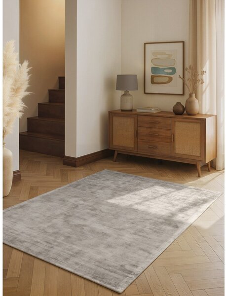 Tappeto grigio in viscosa tessuto a mano 200x300 cm Noemi – Vikosa