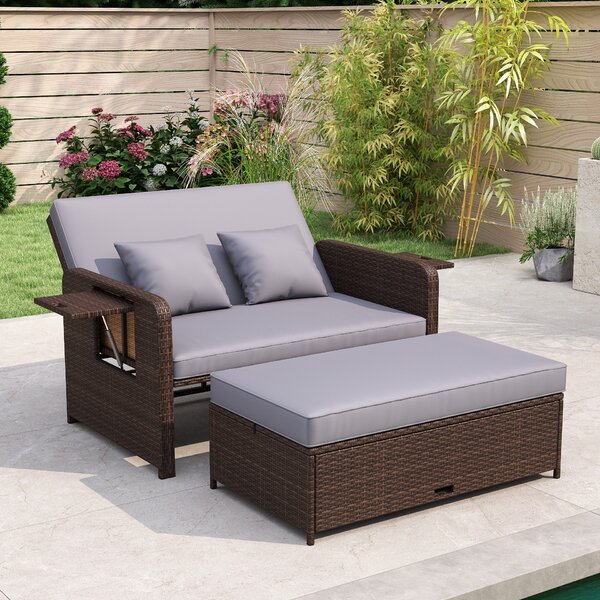Costway Divano letto in rattan per patio con schienale regolabile e tavolini laterali pieghevoli, Set 2 pezzi con divanetto e pouf contenitore per giardino e piscina