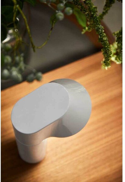 LOOM DESIGN lampada da tavolo LED ricaricabile Willow, bianca, alluminio, IP54 dimmerabile, Bianco / Opale, Alluminio, Moderno
