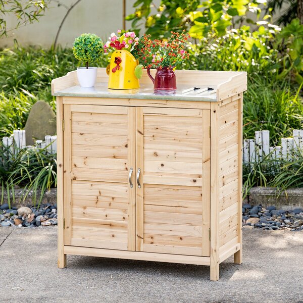 Outsunny Armadio da giardino con 2 ripiani, piano di lavoro in metallo con bordo rialzato, legno naturale, 83 x 40 x 92 cm