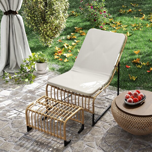 Outsunny Poltrona Relax in Rattan con Poggiapiedi Resistente ai Raggi UV Poltrona da Giardino con Cuscino Cinghie 65 x 93 x 80 cm Legno Naturale | Aosom Italy