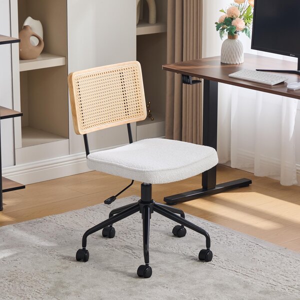 Sedia da ufficio MODFU con schienale in rattan, sedia girevole con rotelle e struttura in metallo, regolabile in altezza, senza braccioli, in ciniglia, color avorio