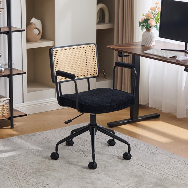 Sedia da ufficio MODFU con braccioli ricurvi, sedia girevole con schienale in rattan, rotelle e struttura in metallo, ciniglia, nera
